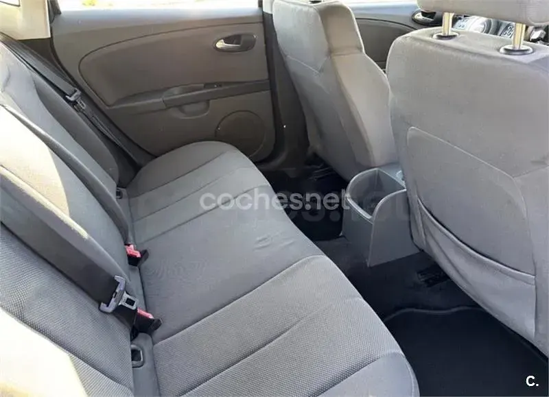Używany Seat Leon Reference 105 KM (77 kW) 2008 Szary Hatchback