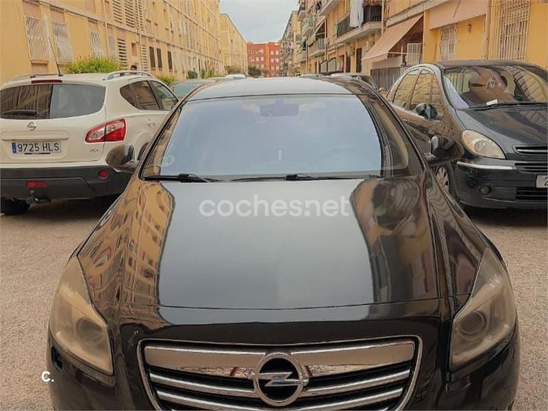 Usado Opel Insignia Sport 130 CV (95 kW) 2011 Negro Berlina