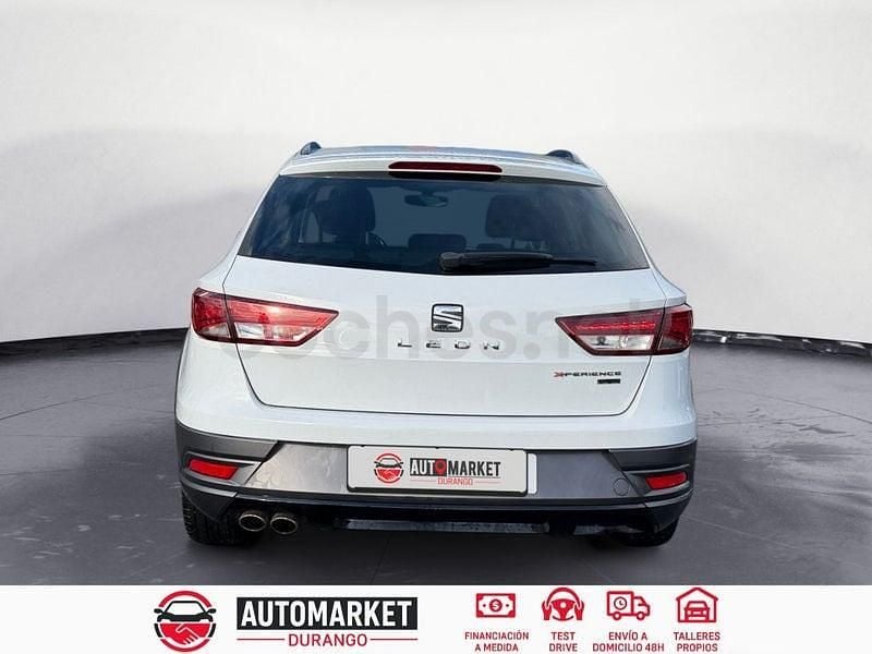 Usado Seat Leon 4Drive 150 CV (110 kW) 2016 Blanco Familiar