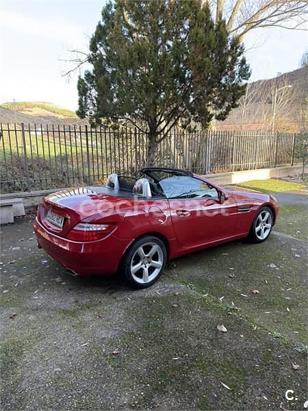 Usado Mercedes SLK200 184 CV (135 kW) 2011 Rojo Descapotable