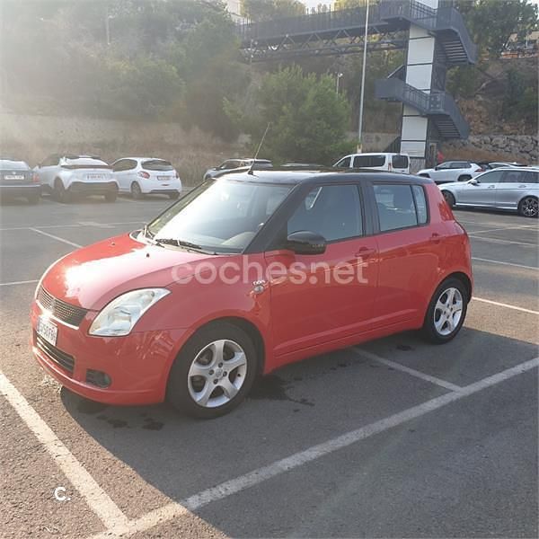 Rojo Usado 2006 Suzuki Swift GLX Berlina | 4000 € (Precio justo) - Imagen 1/4