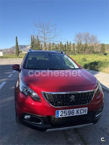 Usado Peugeot 2008 Allure 110 CV (80 kW) 2017 Rojo SUV