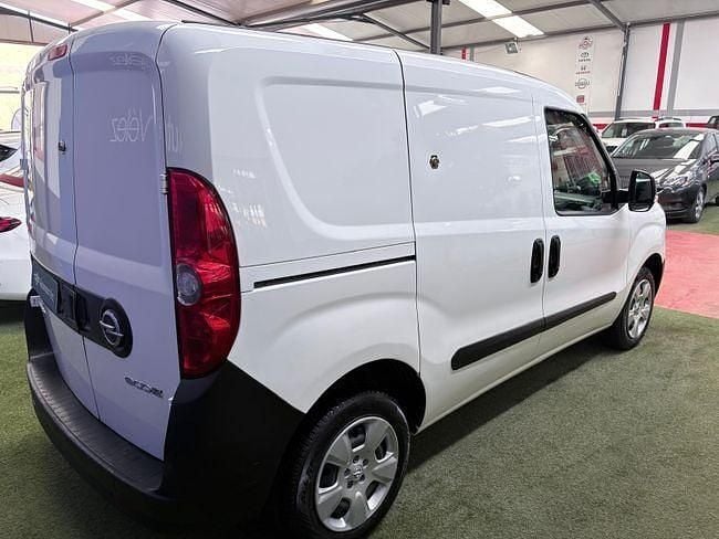 Usado Opel Combo 95 CV (69 kW) 2018 Blanco Monovolumen
