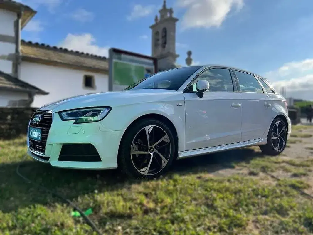 Usado Audi A3 Sportback Design 116 CV (85 kW) 2019 Blanco Utilitario
