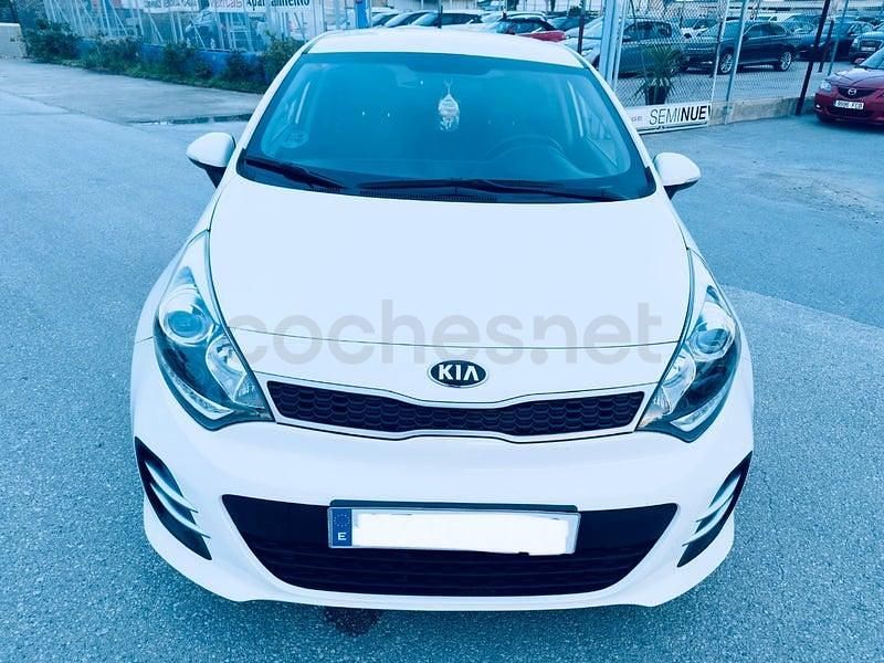 Usado Kia Rio 75 CV (55 kW) 2017 Blanco Berlina