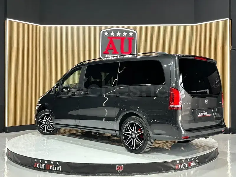 Usado Mercedes V300 Exclusive 239 CV (175 kW) 2022 Gris / plata Monovolumen