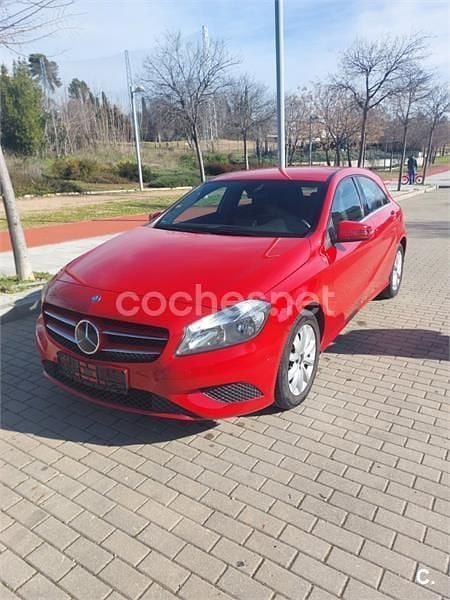 Usado Mercedes A180 Style 122 CV (89 kW) 2013 Rojo Berlina