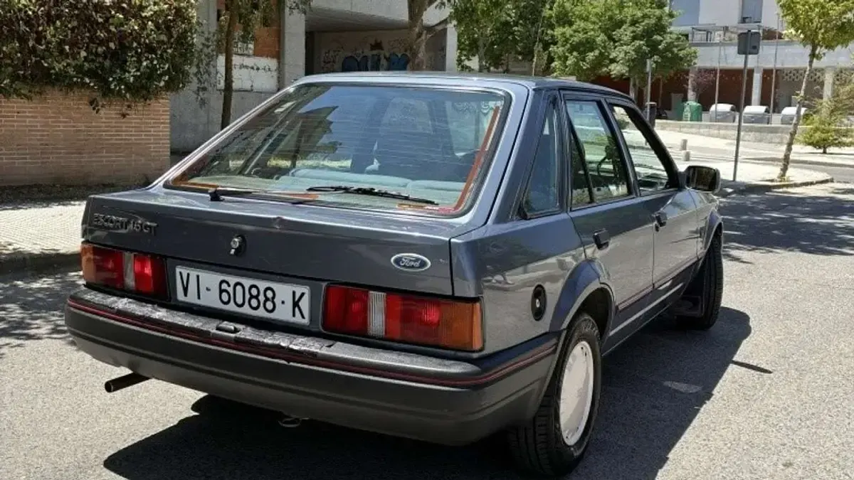 Usado Ford Escort 88 CV (64 kW) 1989 Gris Utilitario
