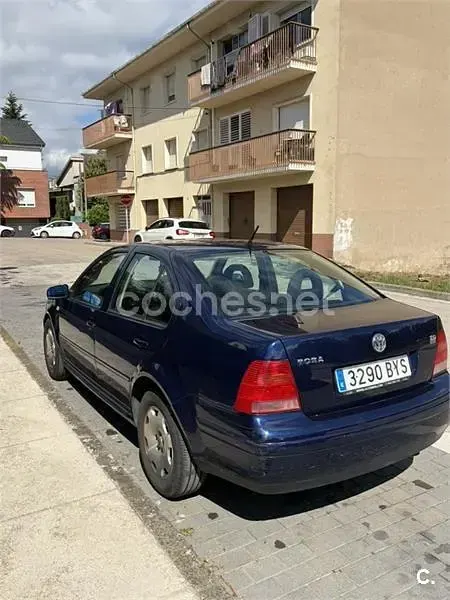 Usado VW Bora Trendline 115 CV (84 kW) 2001 Azul Berlina
