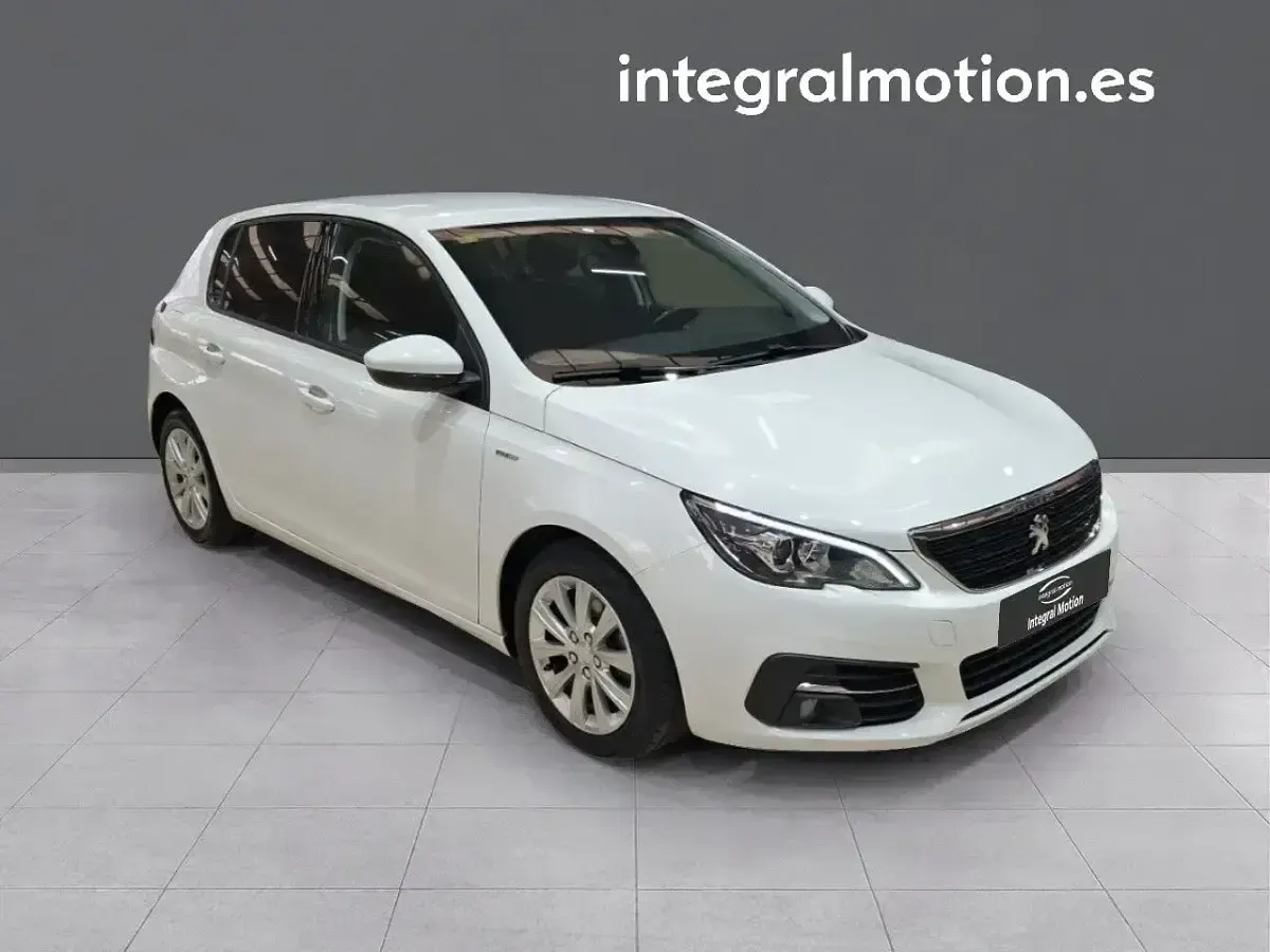 Usado Peugeot 308 Active 130 CV (95 kW) 2021 Blanco Berlina