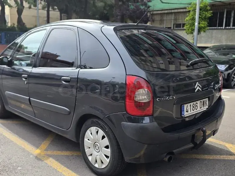 Usado Citroën Xsara Picasso Exclusive 110 CV (80 kW) 2006 Negro Monovolumen