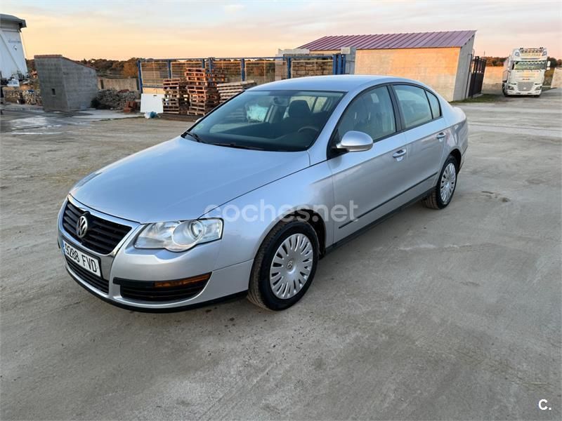 Usado 2007 VW Passat Trendline Berlina | 4500 € - Imagen 1/4