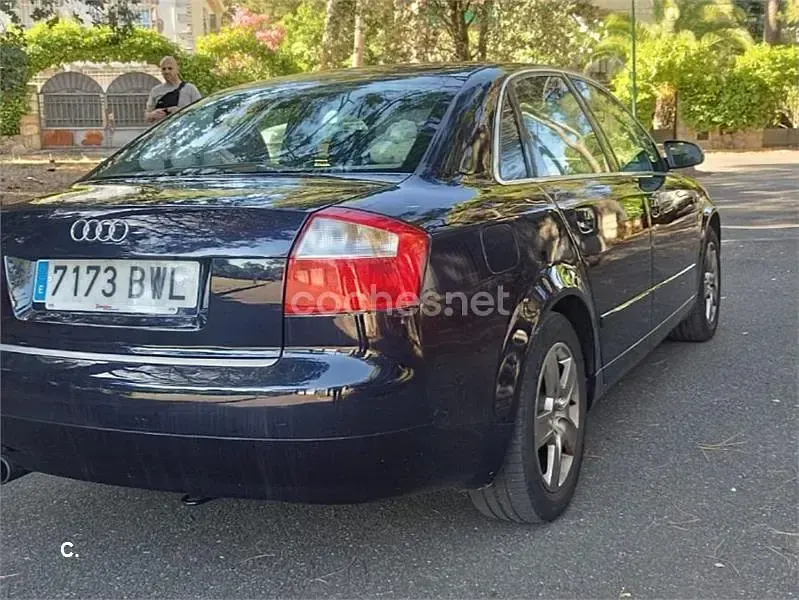Usado Audi A4 130 CV (95 kW) 2002 Negro Berlina