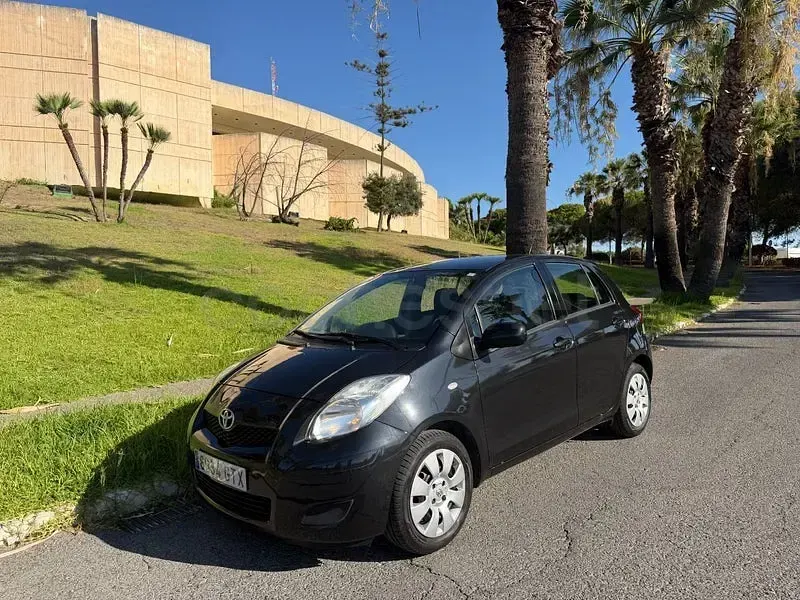 Usado Toyota Yaris Live 69 CV (50 kW) 2010 Negro Utilitario