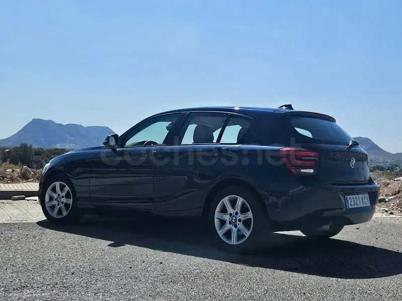 Usado BMW 118 Sport Line 143 CV (105 kW) 2012 Azul Utilitario