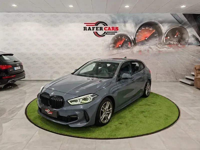 Usado BMW 118 Comfort Edition 136 CV (100 kW) 2020 Gris / plata Utilitario