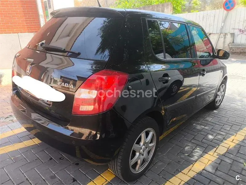 Usado Skoda Fabia Elegance 86 CV (63 kW) 2015 Negro Berlina