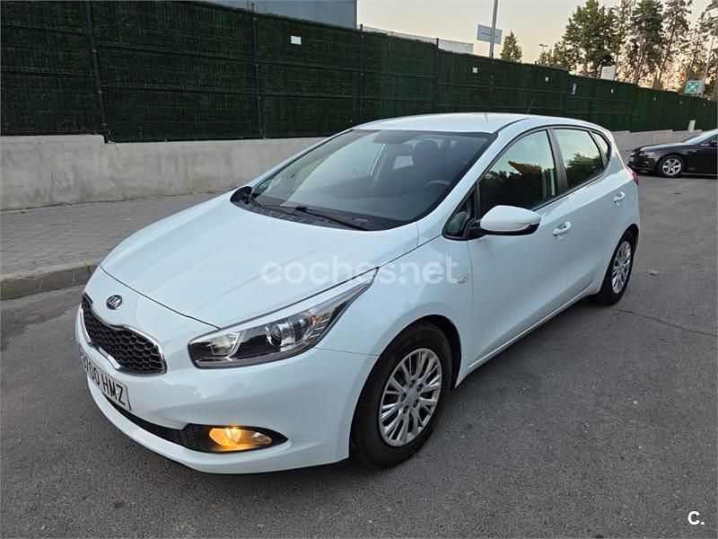 Usado Kia Ceed GT 90 CV (66 kW) 2013 Blanco Berlina