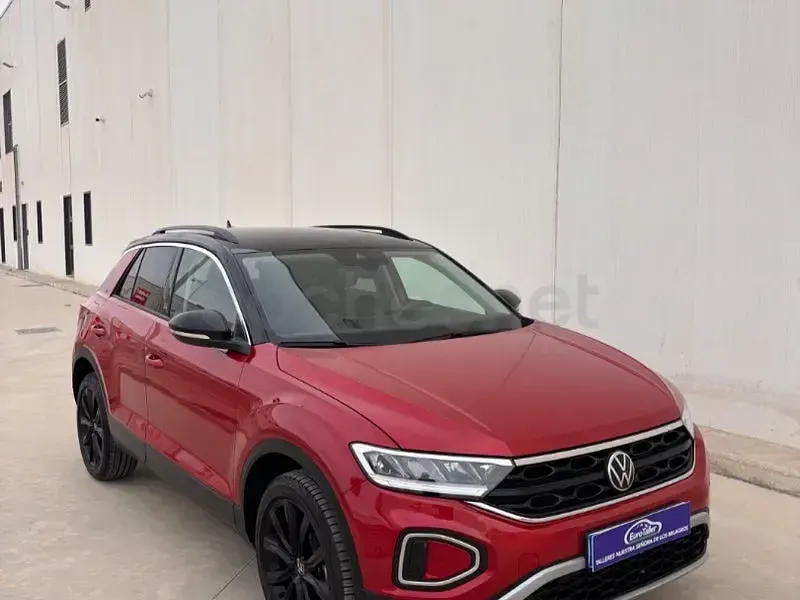 Usado VW T-Roc 110 CV (80 kW) 2023 Granate SUV