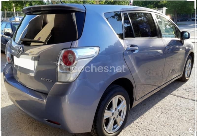 Usado Toyota Verso Live 126 CV (92 kW) 2010 Gris / plata Monovolumen