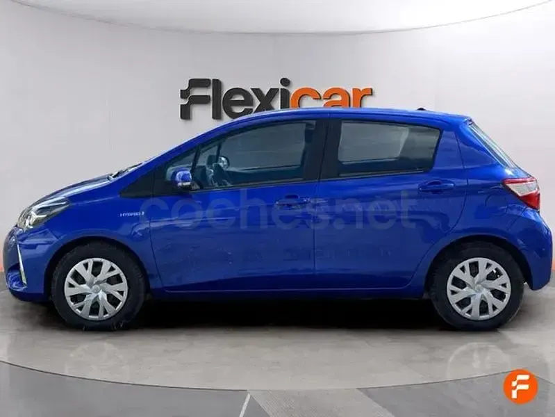 Usado Toyota Yaris Hybrid Active 100 CV (73 kW) 2020 Azul Berlina