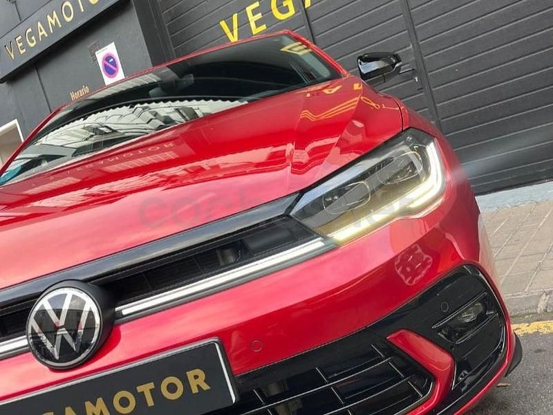 Usado VW Polo R-line 110 CV (80 kW) 2021 Rojo Utilitario