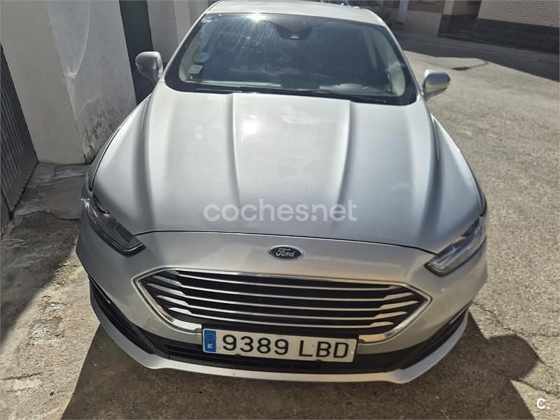 Usado Ford Mondeo Titanium 165 CV (121 kW) 2019 Gris / plata Berlina