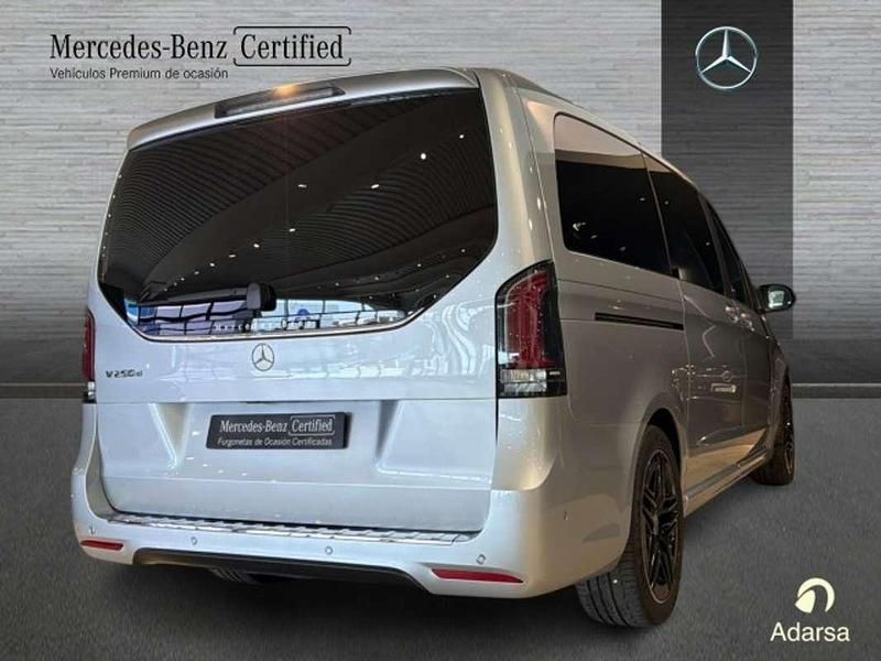 Usado Mercedes V250 Style 190 CV (139 kW) 2025 Plateado Monovolumen
