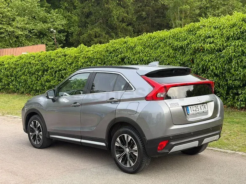 Usado Mitsubishi Eclipse Cross Motion 163 CV (119 kW) 2019 Gris / plata SUV