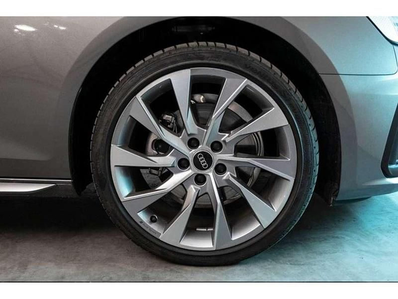 Usado Audi A4 Ambiente 163 CV (119 kW) 2022 Gris / plata Familiar