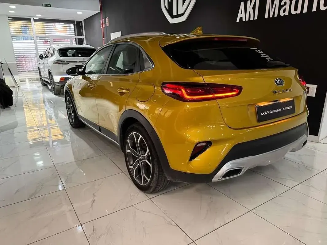 Usado Kia XCeed 136 CV (100 kW) 2021 Amarillo SUV