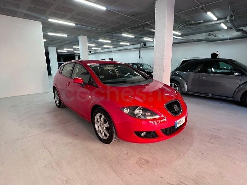 Usado Seat Leon Reference 105 CV (77 kW) 2006 Rojo Utilitario