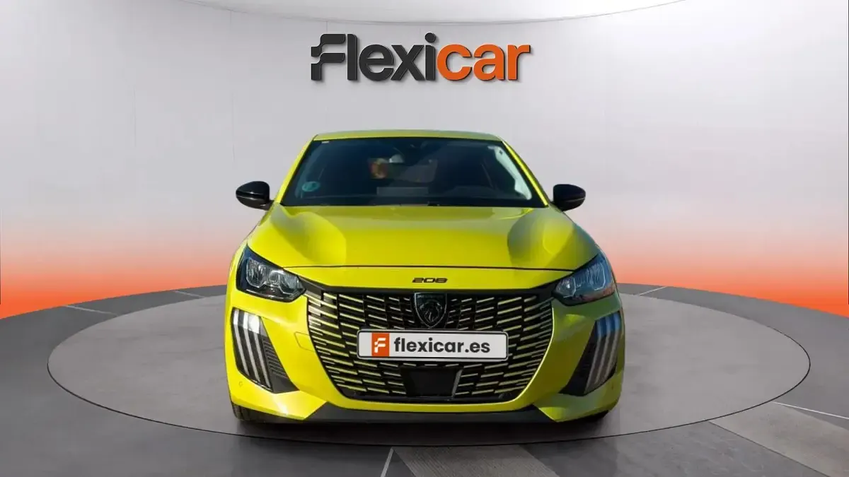 Usado Peugeot 208 Allure 110 CV (80 kW) 2025 Amarillo Utilitario