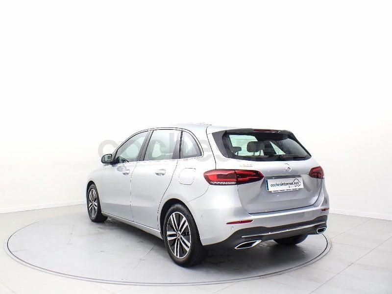 Usado Mercedes B200 163 CV (119 kW) 2021 Gris / plata Monovolumen