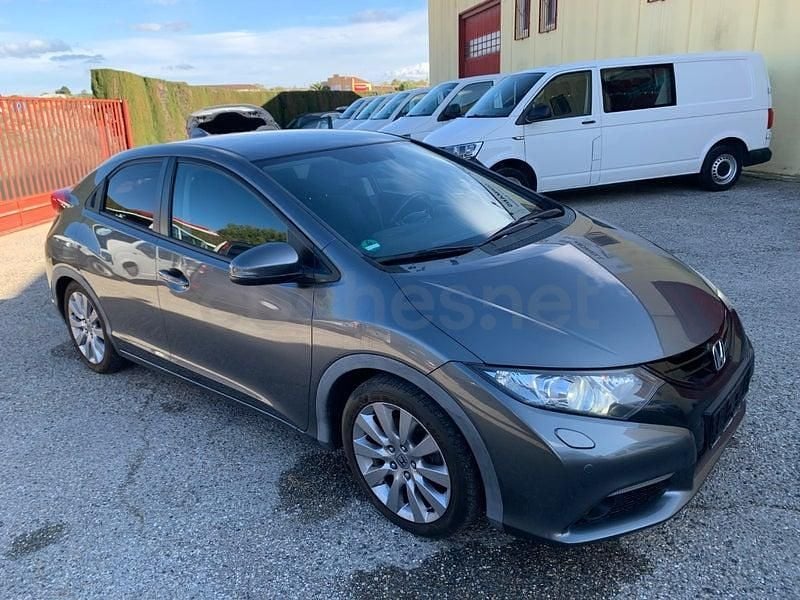 Usado Honda Civic Executive 120 CV (88 kW) 2015 Gris / plata Berlina