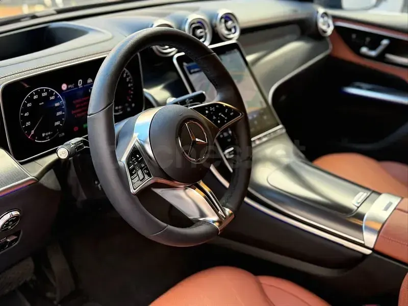 Usado Mercedes GLC300de 333 CV (244 kW) 2025 Gris / plata Coupe