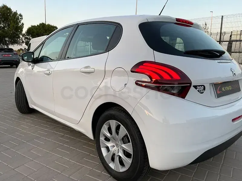 Usado Peugeot 208 68 CV (50 kW) 2018 Blanco Utilitario