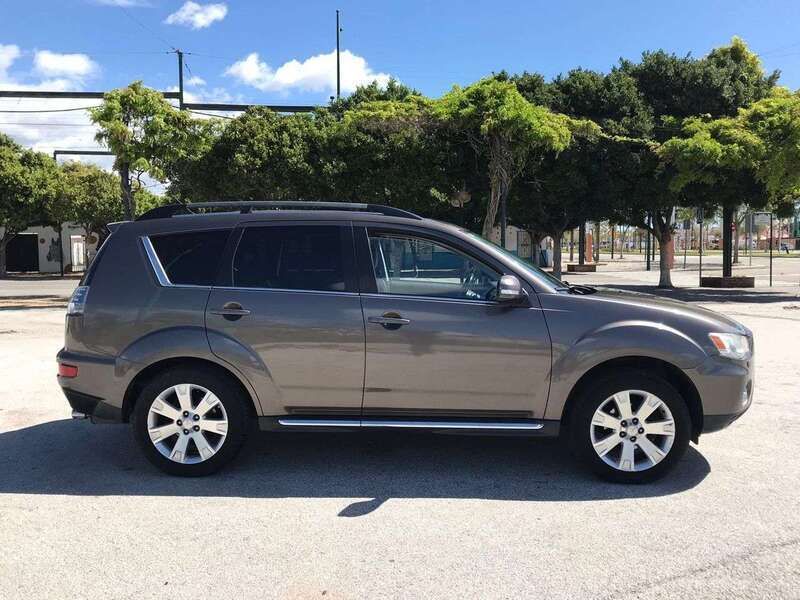 Gris claro Usado 2012 Mitsubishi Outlander SUV | 12.300 € - Imagen 1/4