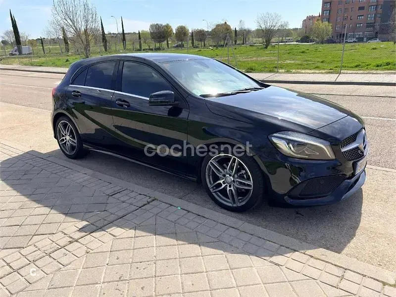 Usado Mercedes A200 AMG line 136 CV (100 kW) 2017 Negro Utilitario