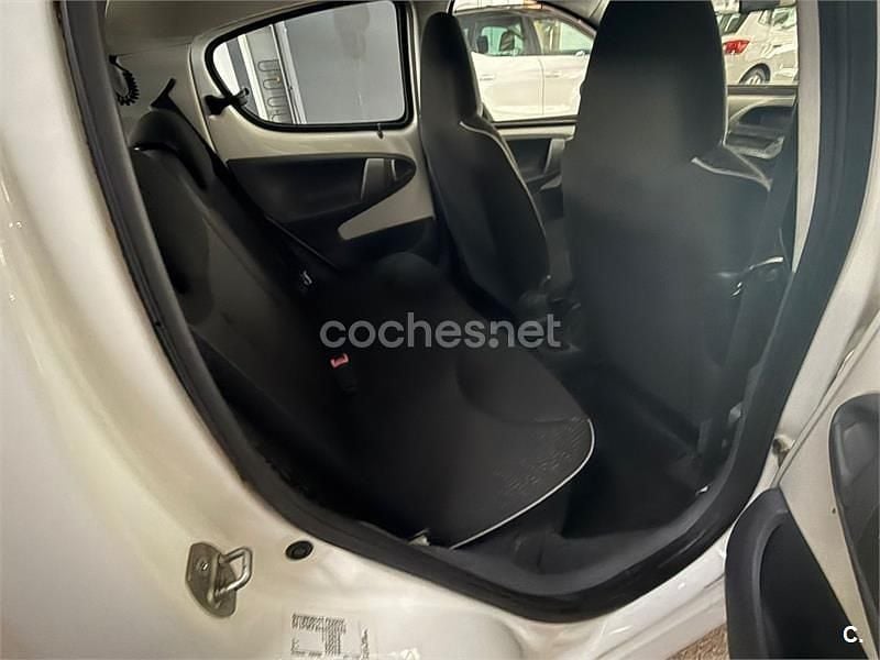 Usado Peugeot 107 68 CV (50 kW) 2011 Blanco Utilitario