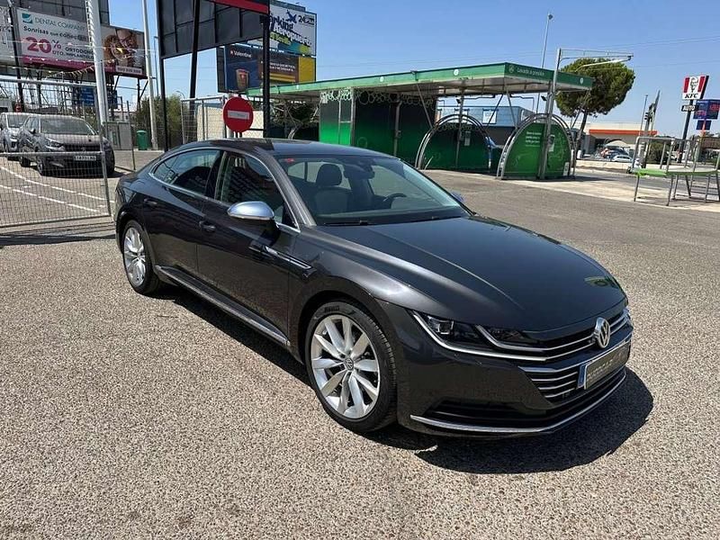 Usado VW Arteon Elegance 150 CV (110 kW) 2021 Gris Coupe