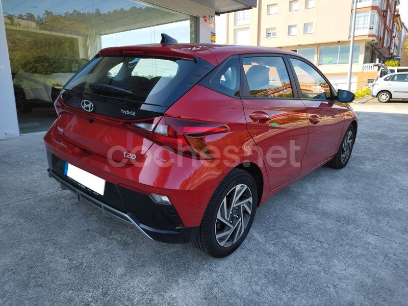 Usado Hyundai i20 100 CV (73 kW) 2024 Rojo Berlina