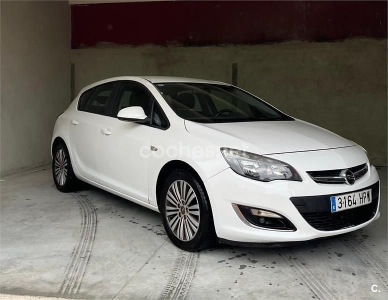 Usado Opel Astra Excellence 110 CV (80 kW) 2013 Blanco Berlina