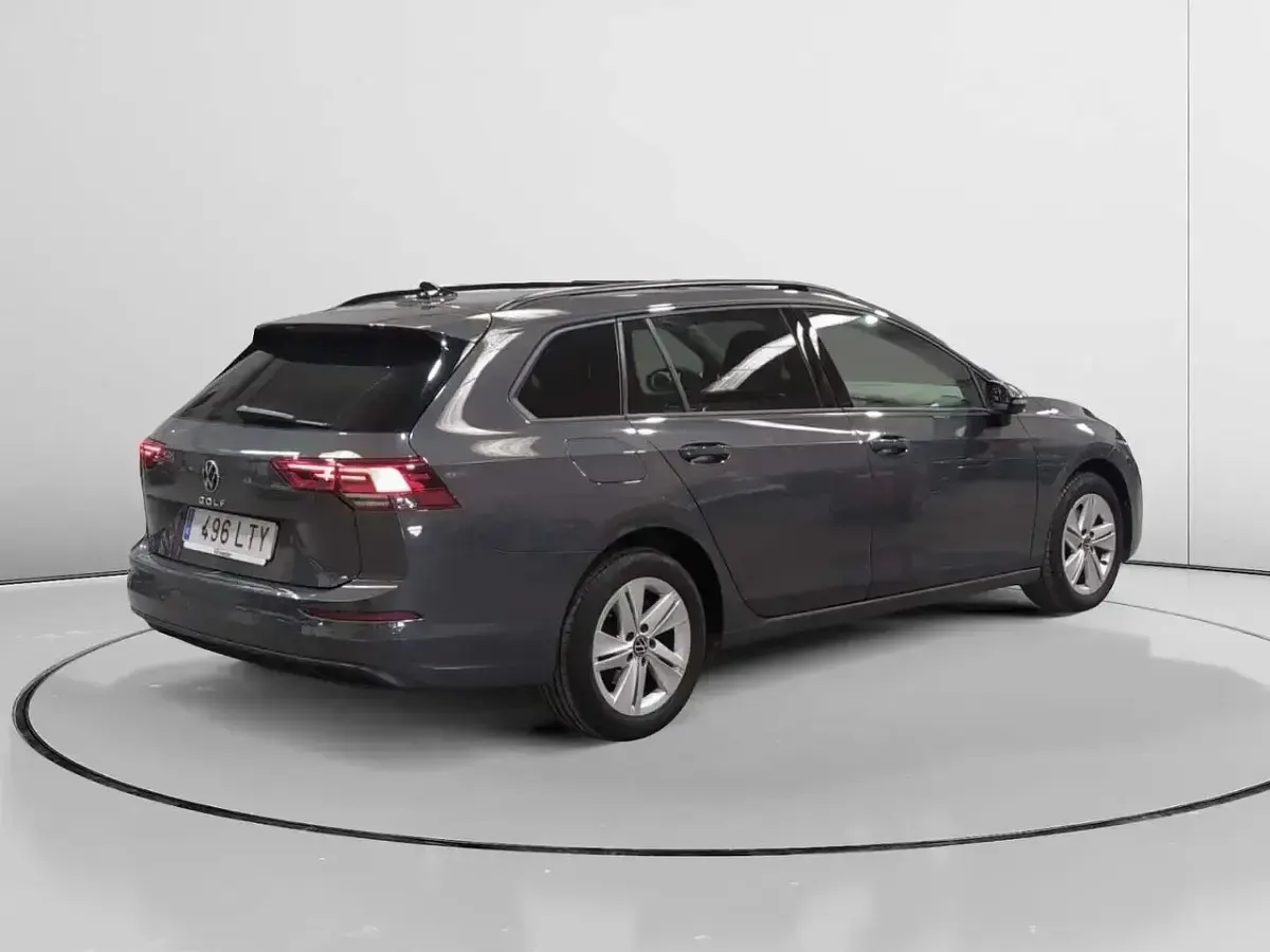 Usado VW Golf VII Life 115 CV (84 kW) 2021 Gris Utilitario