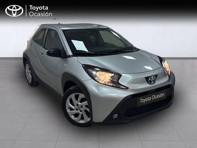 Usado Toyota Aygo X-play 69 CV (50 kW) 2024 Gris