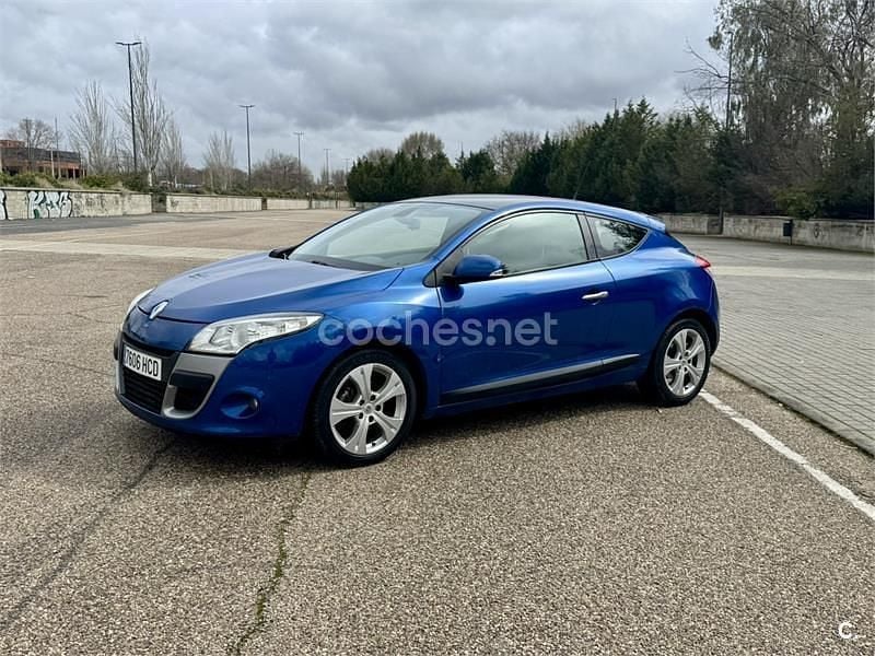 Usado Renault Mégane Dynamique 105 CV (77 kW) 2011 Azul Berlina