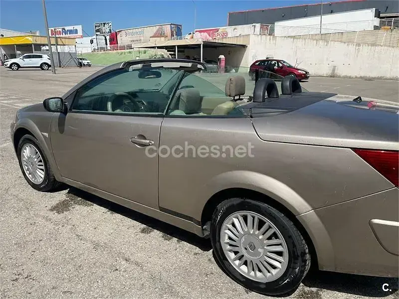 Usado Renault Mégane Cabriolet Dynamique 130 CV (95 kW) 2007 Beige Descapotable