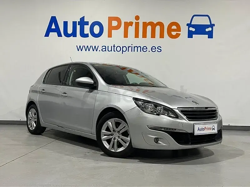 Usado Peugeot 308 Active 120 CV (88 kW) 2015 Gris / plata Berlina