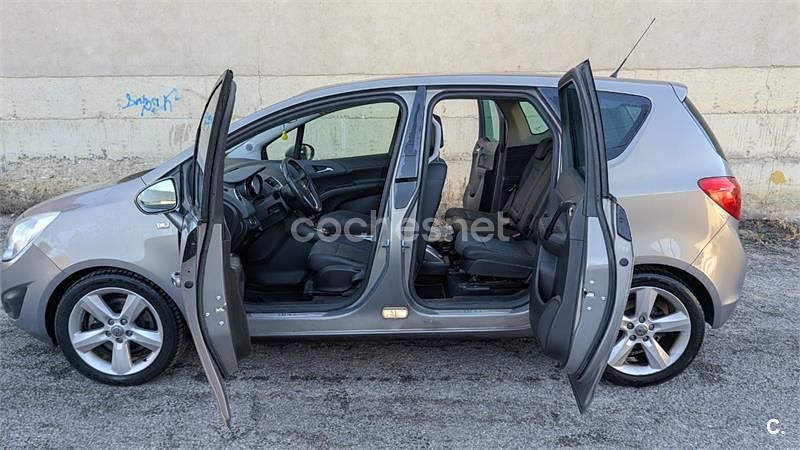 Usado Opel Meriva Cosmo 110 CV (80 kW) 2010 Beige Monovolumen