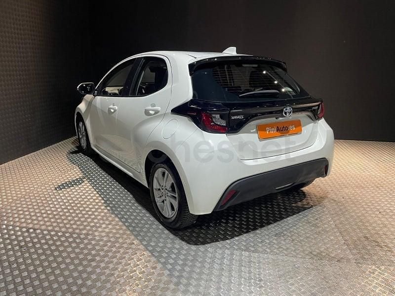 Usado Toyota Yaris Hybrid Business Edition 116 CV (85 kW) 2021 Blanco Berlina